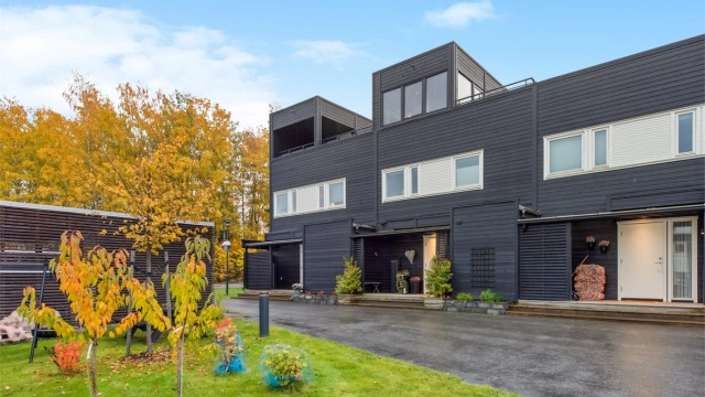 Velkommen til Øverhagan 2. Moderne og innholdsrikt rekkehus med stor og solrik takterrasse.