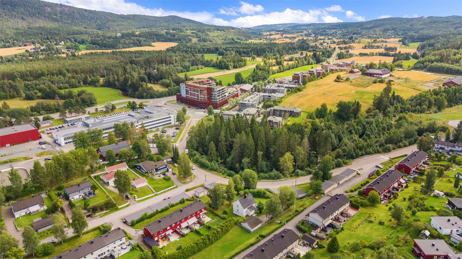 Eiendommen har en meget sentral beliggenhet.