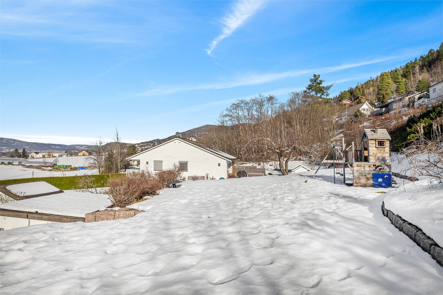 Hagen har god plass for lek og aktiviteter for hele familien.
