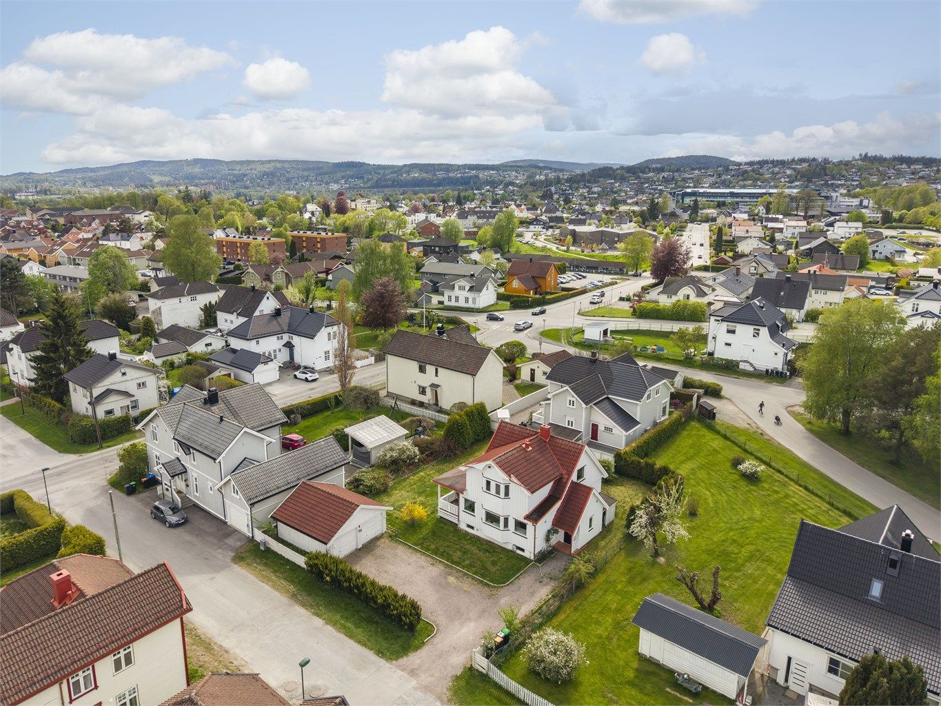 Det er flere servicetilbud i nærheten av boligen. Foto: Danny Twang - 360 Panorama