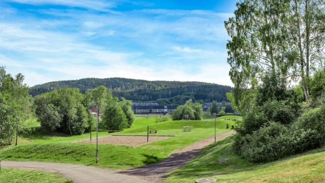 Østmarka ligger rett i nærheten og byr på flotte naturopplevelser og rekreasjonsmuligheter året rundt.