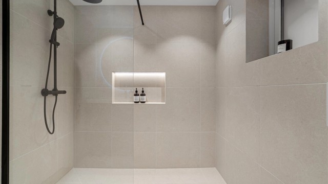 Dusjnisje med glassvegg