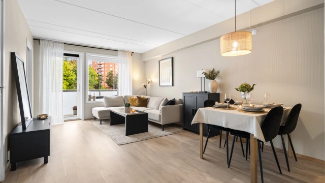 Vi har gleden av å presentere denne meget lekre og moderne 2-roms leiligheten med balkong og frodig utsyn.