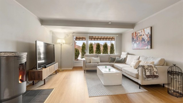 Velkommen til Fossumhavene 54 - En stor og gjennomgående 4-roms leilighet med fantastisk flott beliggenhet på Fossum/Eiksmarka. Foto: Zovenfra AS