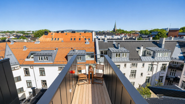 Din egen private takterrasse, med utsikt over byens tak og optimale solforhold