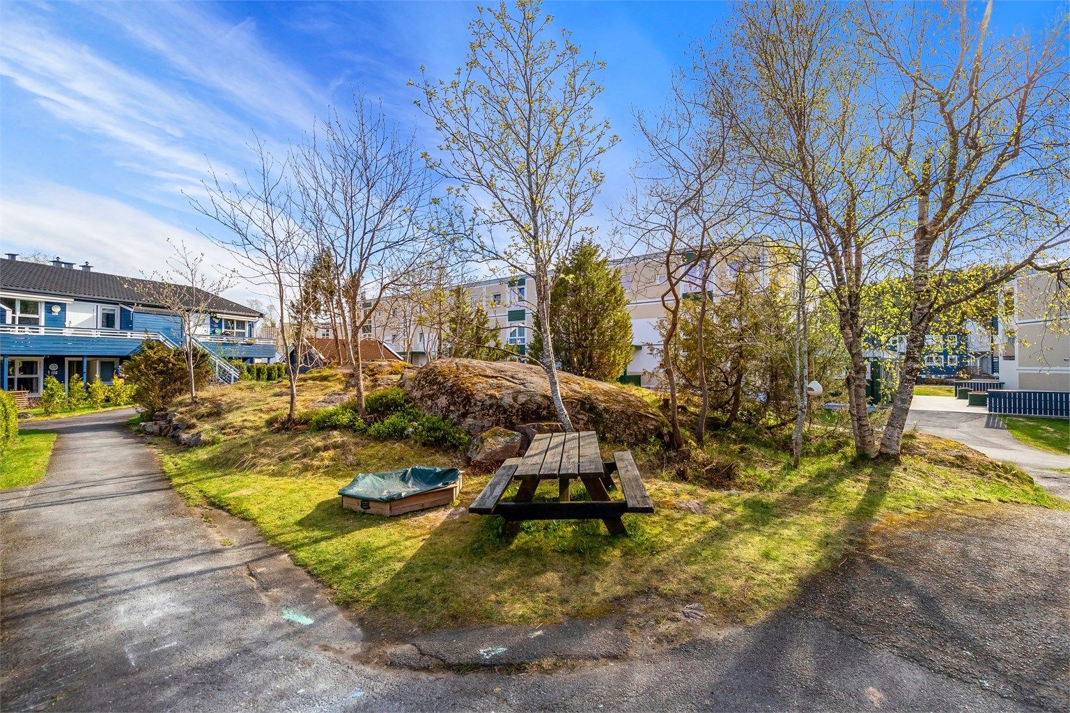 Dette er et er yndet sted for dere som ønsker å bo tett på naturen med fantastiske turområder, sommer som vinter
