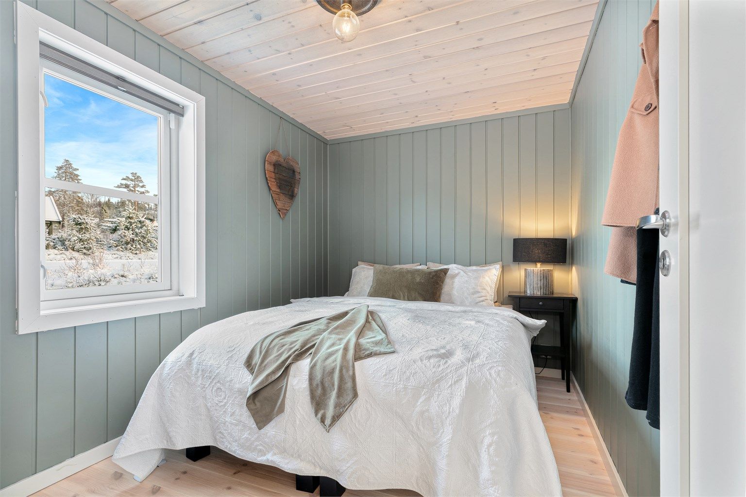  Alle soverommene er av god størrelse, så her er det gode muligheter for å ta med seg gjester på tur. 