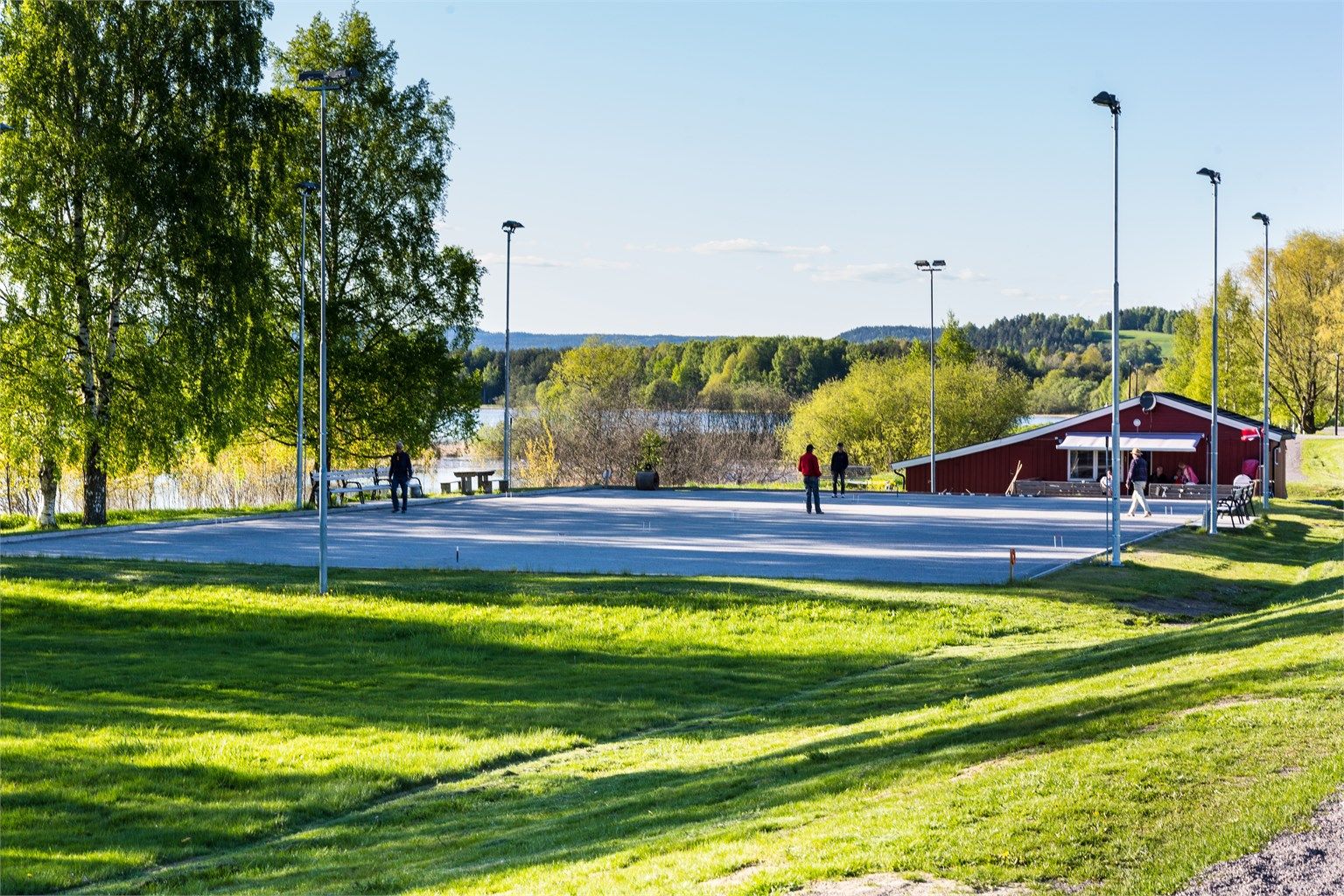 Treningssentre som SATS og Fresh Fitness ligger i gangavstand for en aktiv livsstil.