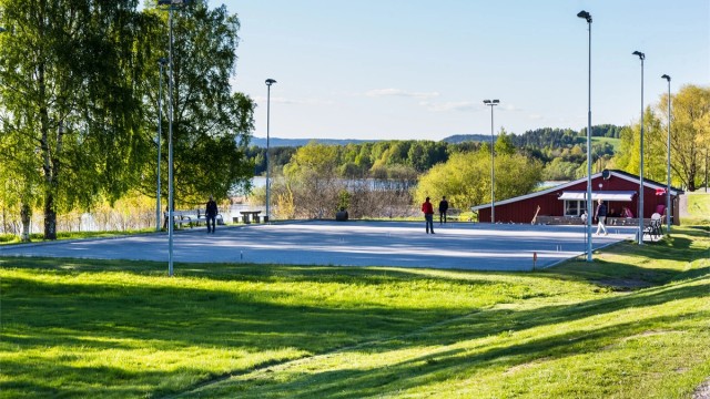 Treningssentre som SATS og Fresh Fitness ligger i gangavstand for en aktiv livsstil.