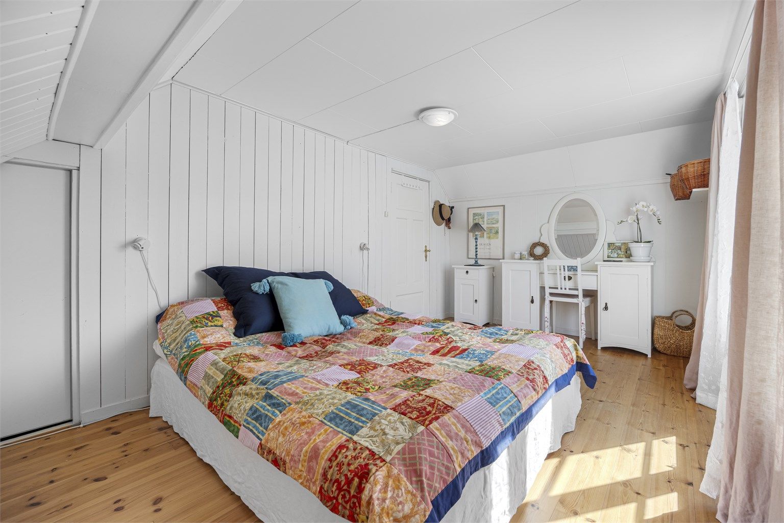 Vinduer med 2-lags glass, hovedsakelig fra 2003.