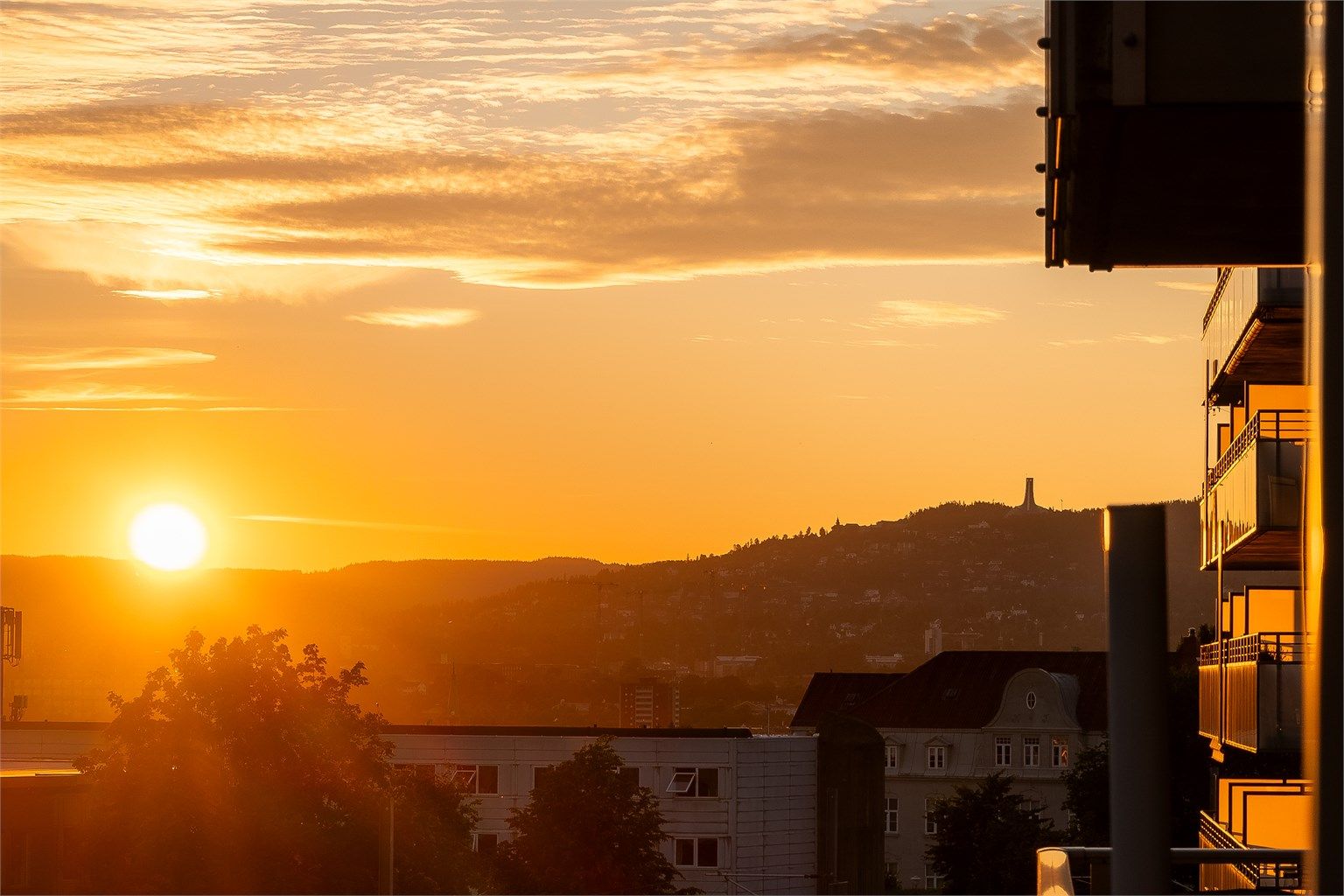 Her får du første rads billetter til Oslos vakre kveldshimler og solnedganger, samt utsikt helt opp til Holmenkollen!