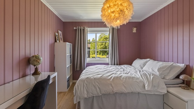 Dette soverommet har også en takhøyde på 2,34 meter.