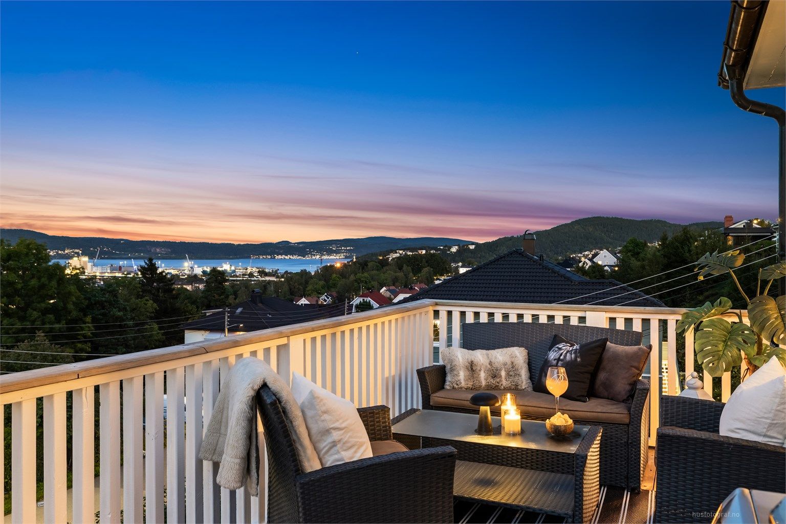 Her kan du nyte fantastisk utsikt over nærområdet og gode solforhold gjennom store deler av dagen. Foto: Haiman Askari/Knipzet AS