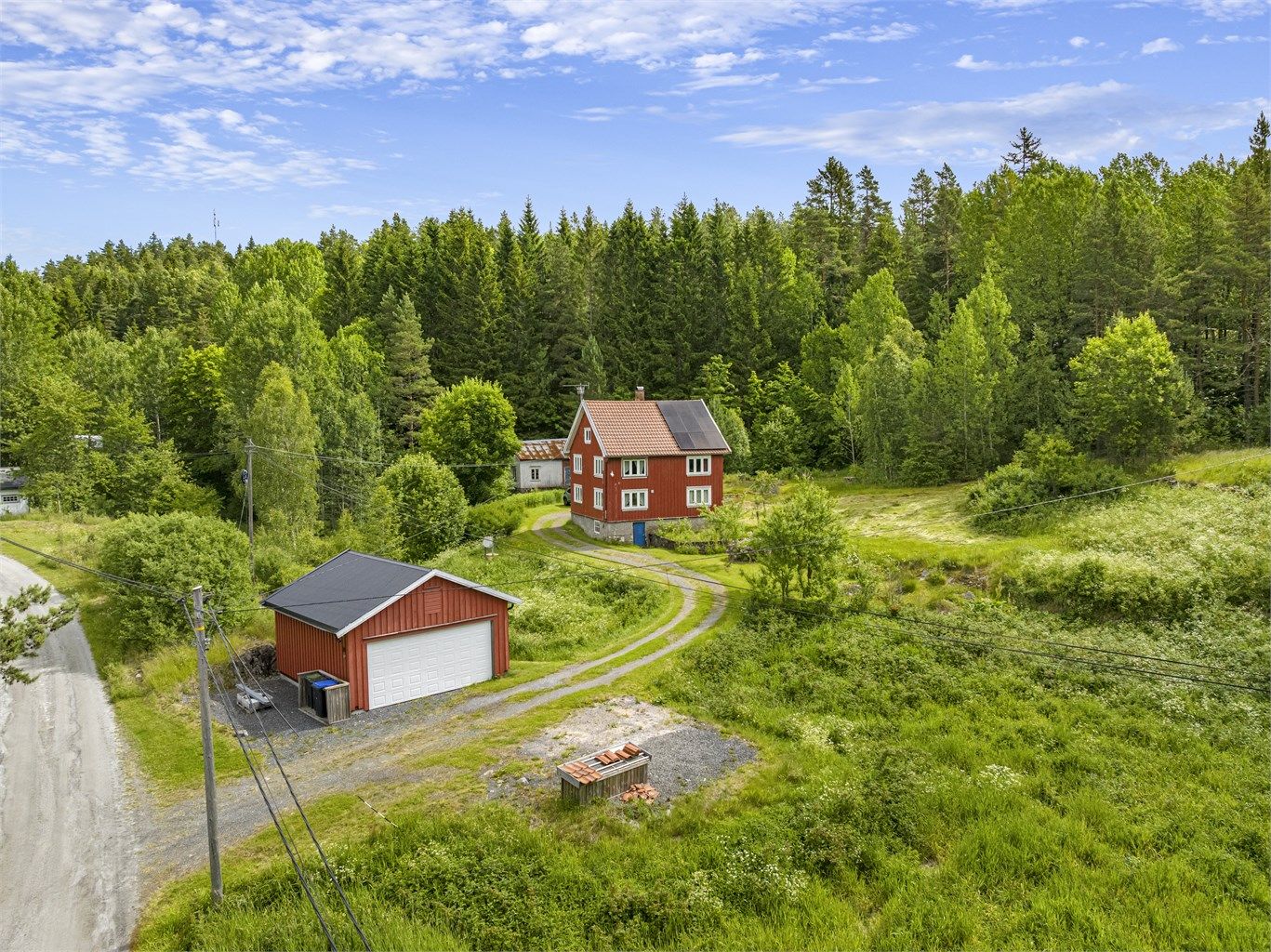 Nydelig landbrukseiendom med stor tomt og gode solforhold!