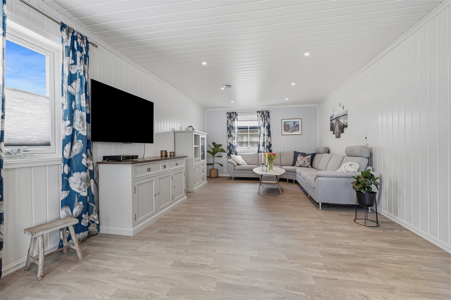 Hovedstuens usjenerte sofakrok for rolige tv kvelder