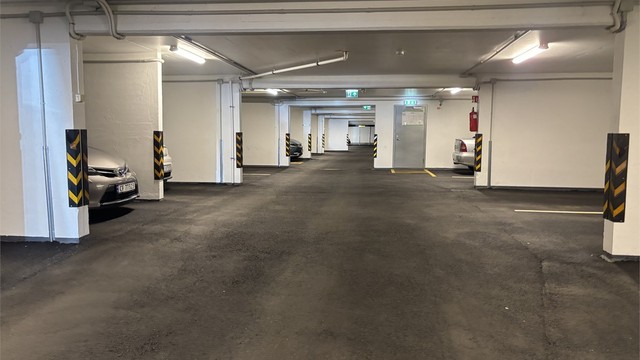 Parkering i felles garasjehus nær boligen medfølger