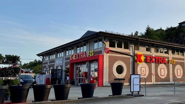 Extra matbutikk og Mova treningssenter i Mathopen ca. 4 minutters kjøring fra eiendommen