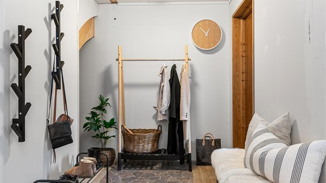 Gangen har god plass til garderobeløsninger.