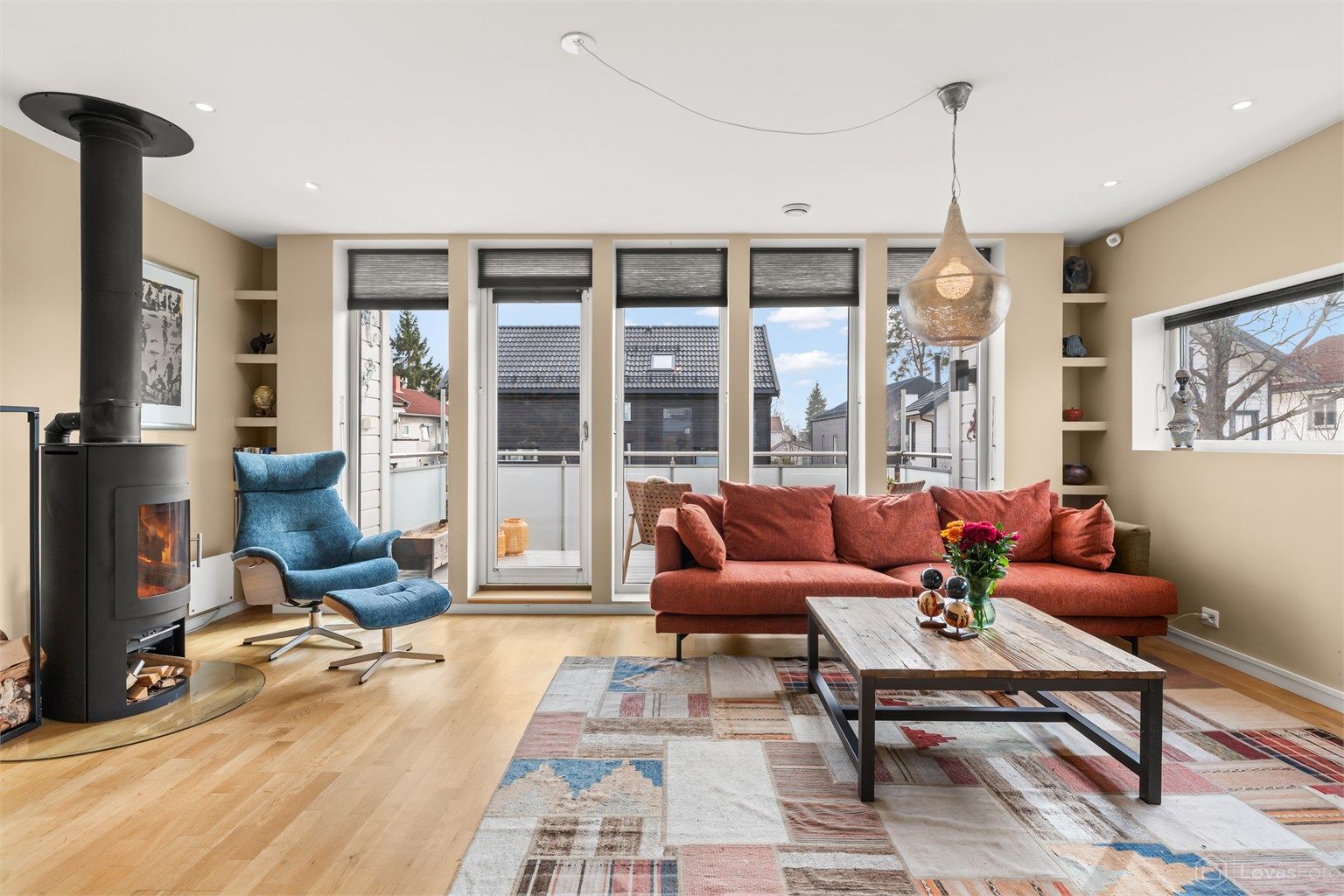 I andre etasje finner du en lun og tilbaketrukket TV-stue.