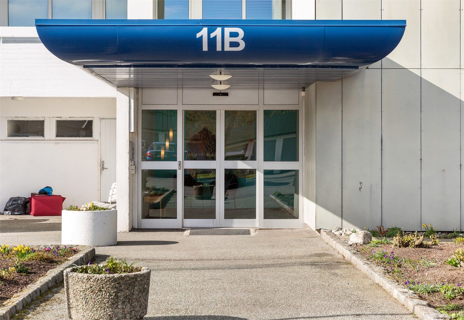 Velholdt og oversiktlig inngangsparti ved oppgang 11B.