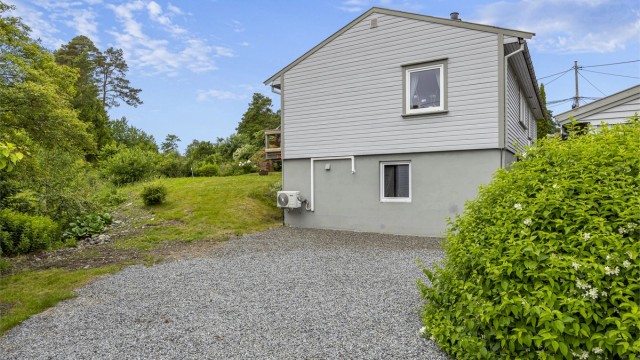Eiendommen ligger i et etablert og barnevennlig boligområde.