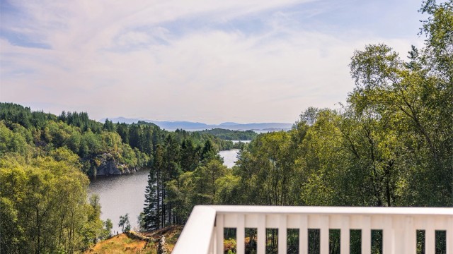 Nyt den fantastiske utsikten fra boligen.