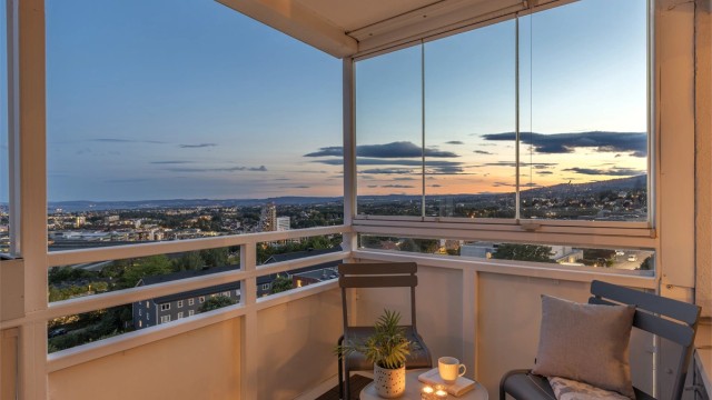 Christoffer Vindum v/Krogsveen avd. Grefsen har gleden av å presentere denne herlige utsiktsleiligheten i Betzy Kjelsbergs vei 7!