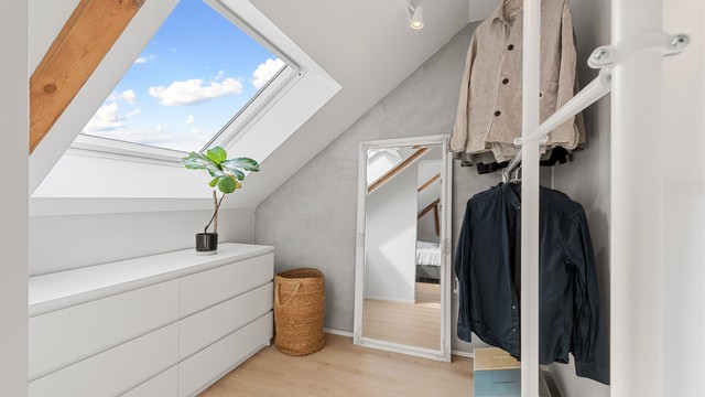 Praktisk walk-in garderobe, etablert i 2015.