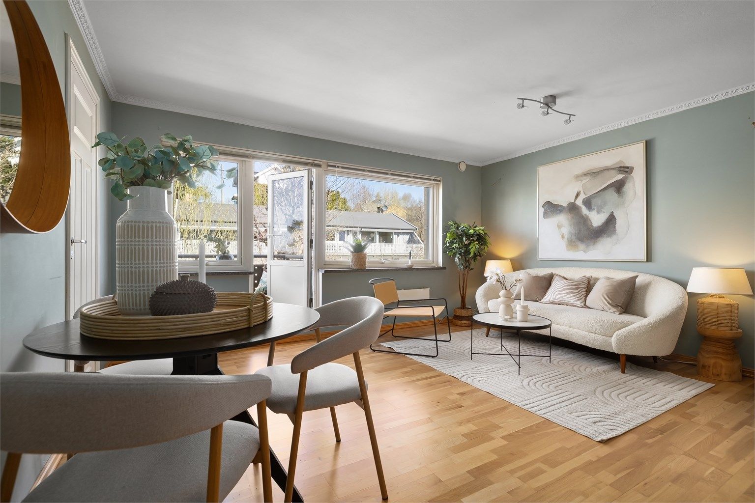 Pen og arealeffektiv 1-roms selveier med balkong