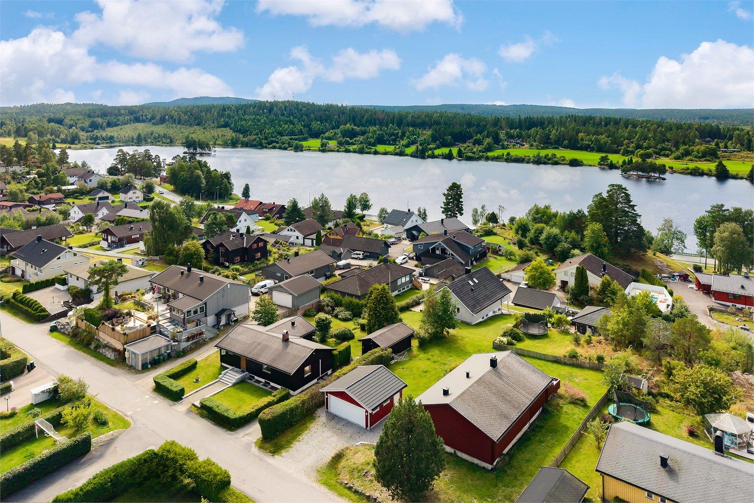 Området består hovedsakelig av eneboliger i et etablert nabolag.