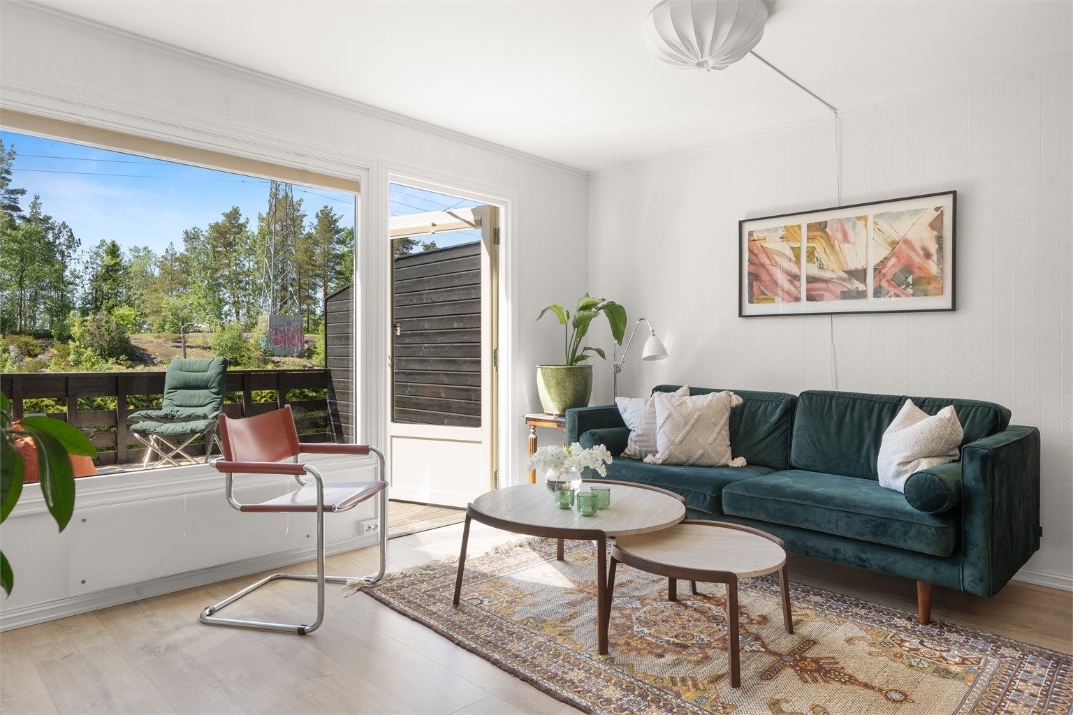 Stue i 1.etasje med utgang til balkong med gode solforhold