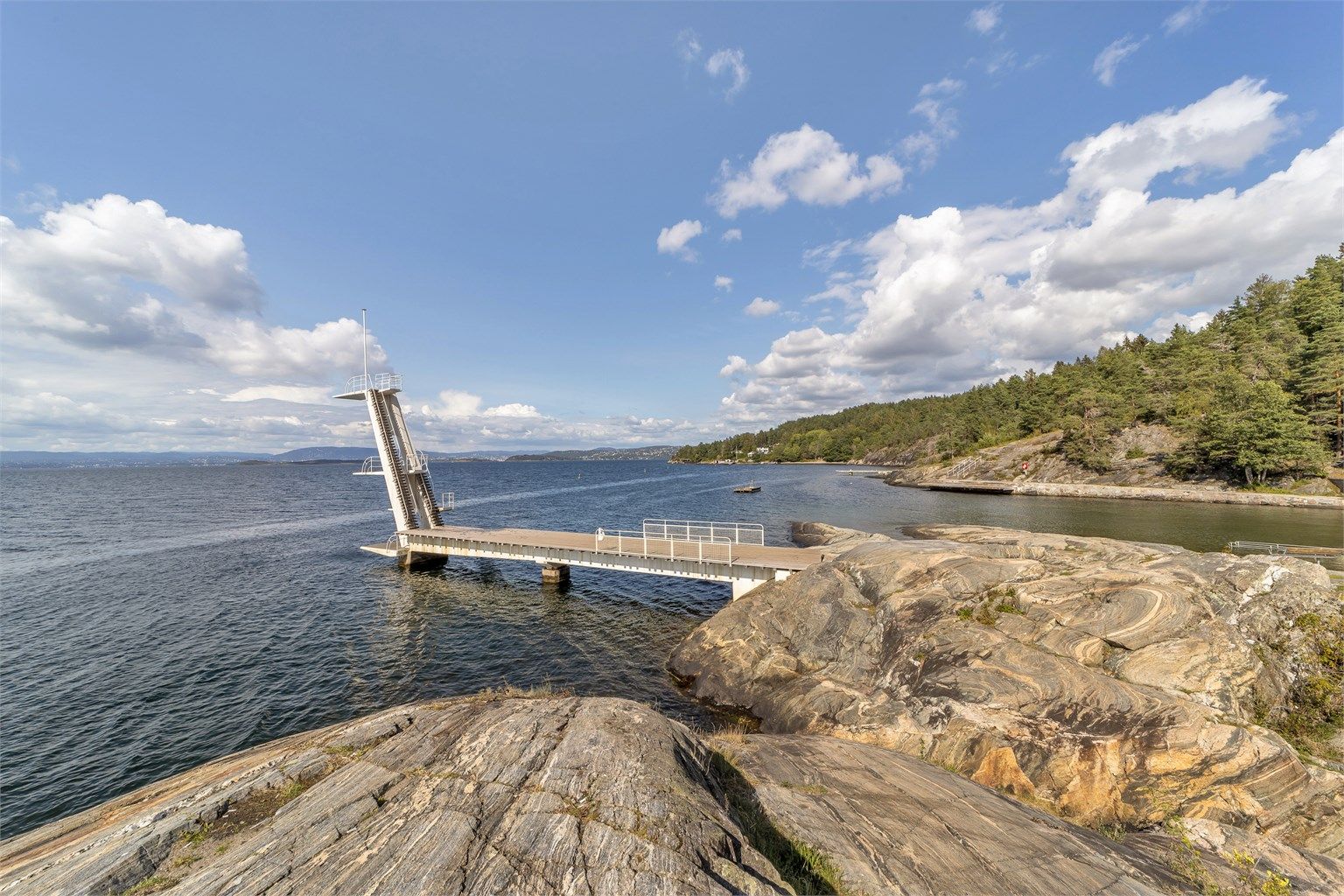 Ingierstrand med fine bademuligheter innen kort kjøreavstand