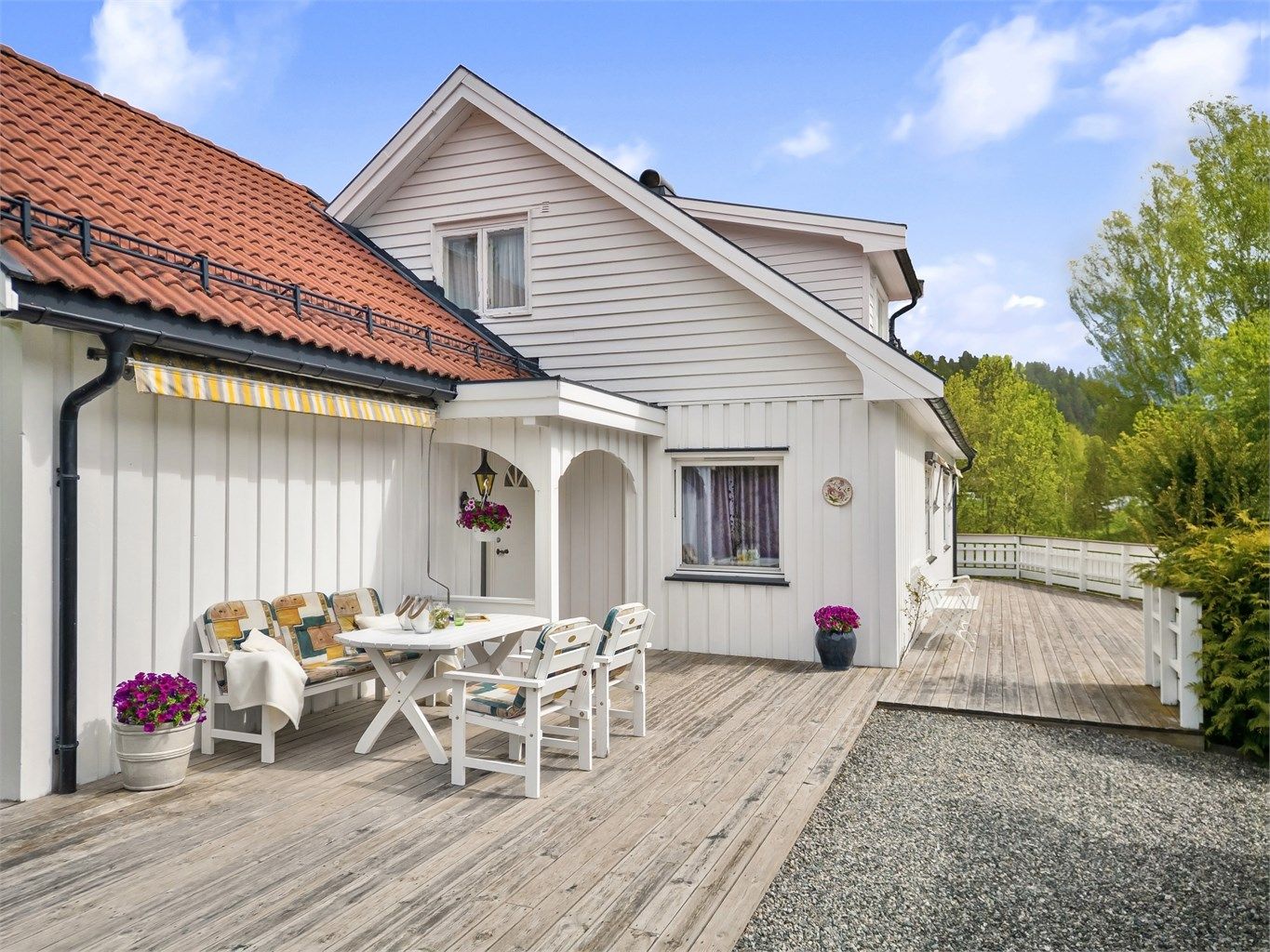 Stor terrasse på til sammen ca. 83 kvm