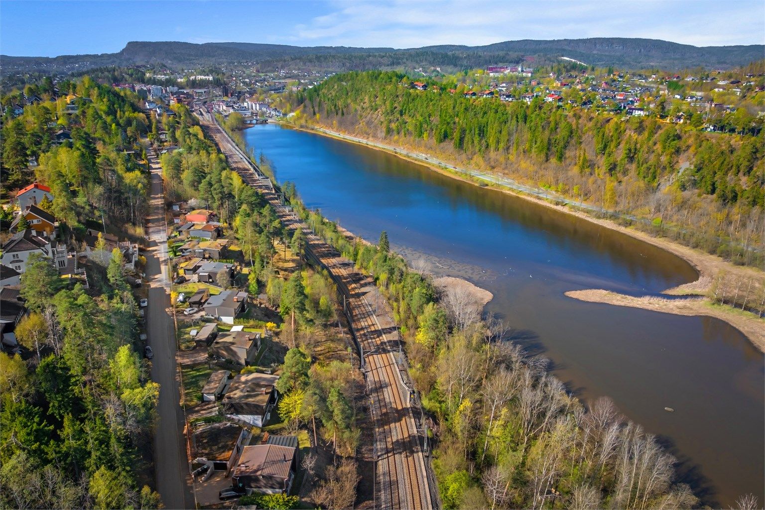 Nærheten til sjøen og Sandvika gir gode rekreasjonsmuligheter.
