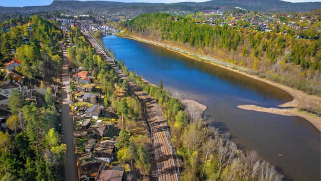 Nærheten til sjøen og Sandvika gir gode rekreasjonsmuligheter.