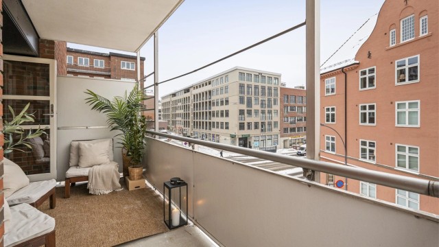 Her er det god plass til en hyggelig sittegruppe i tillegg til elektrisk- eller gassgrill.