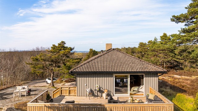 Plasseringen er både elevert, luftig og solfylt.