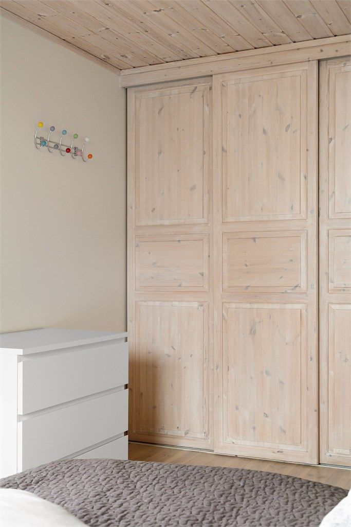Skyvedørsgarderobe på soverom III