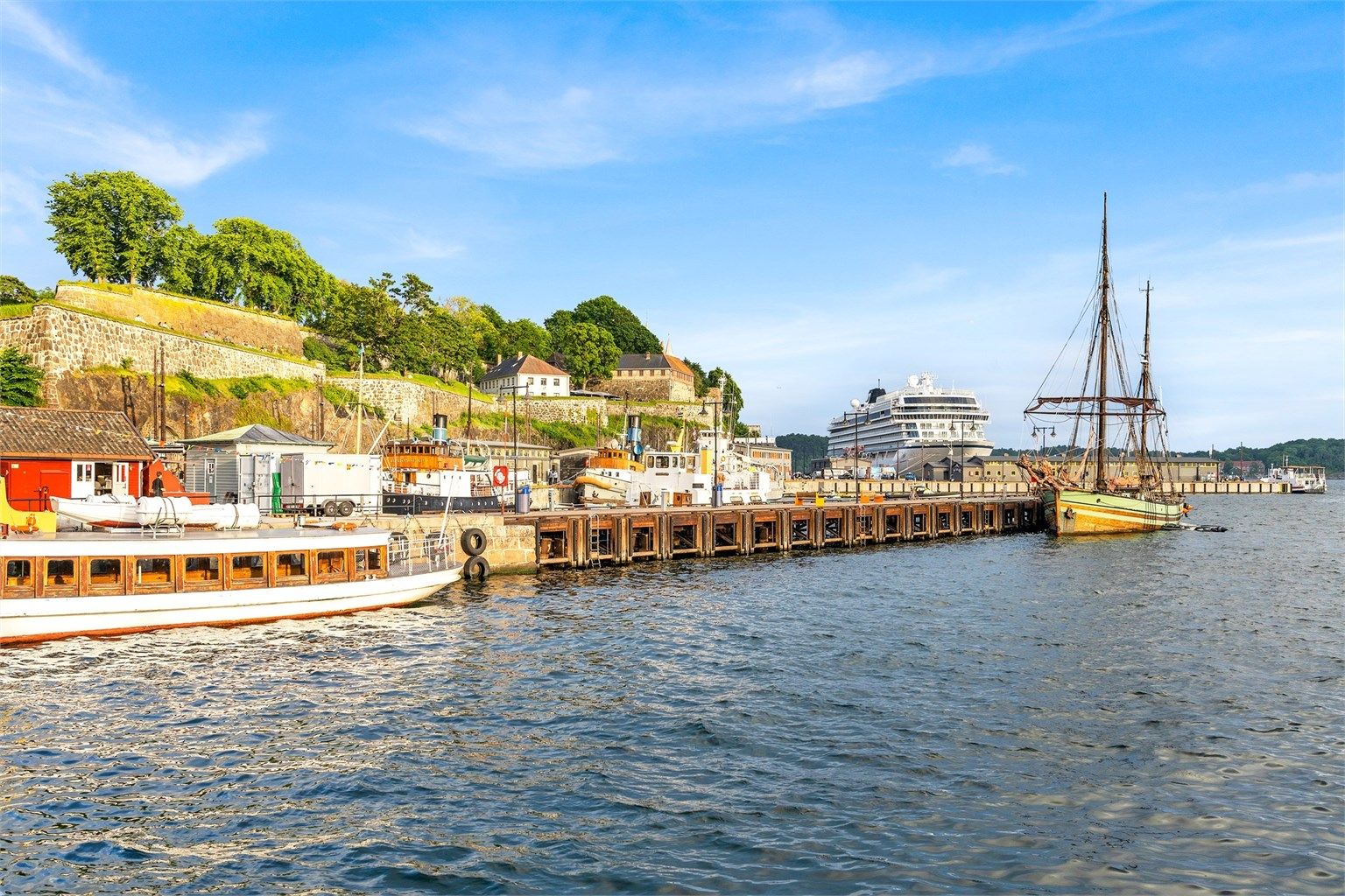 Det er kort gangavstand til rekreasjonsmuligheter som Rådhusplassen, Akershus festning, Slottsparken og Aker Brygge/Tjuvholmen.