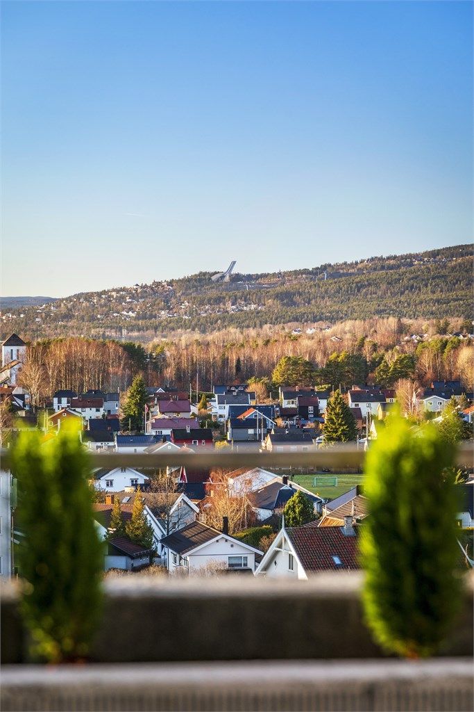 Leiligheten ligger høyt og fritt i 8. etasje, ingen gjenboere eller innsyn. Foto: Hanne Bruland