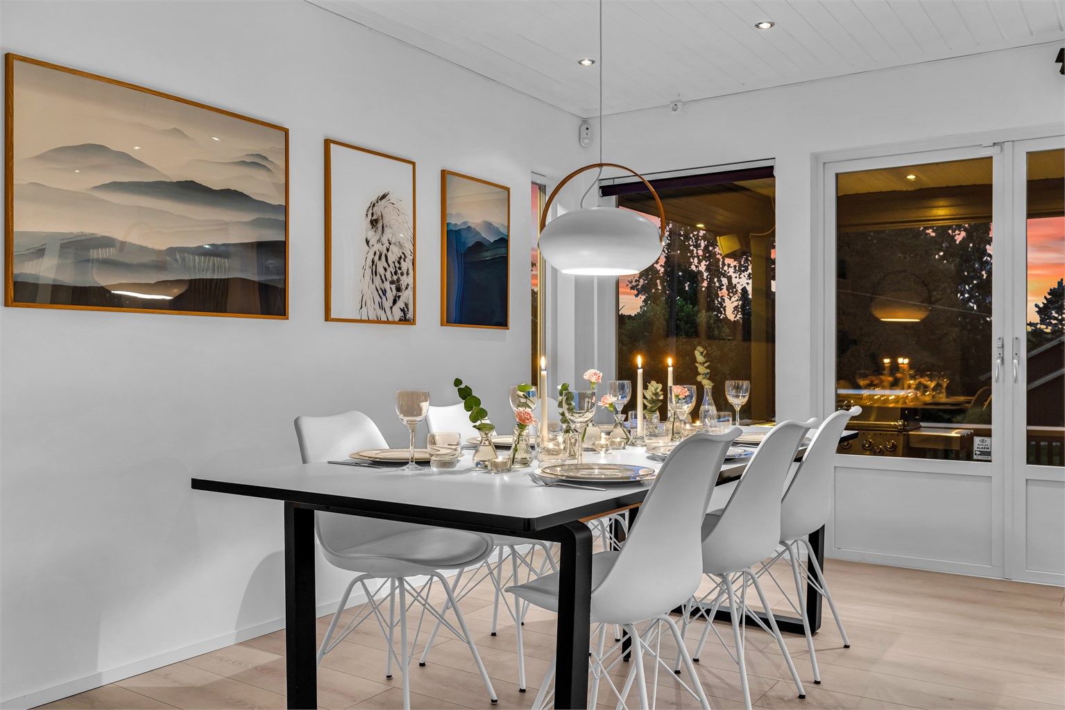 Her kan hyggelige middager og fine samtaler deles med venner og familie.