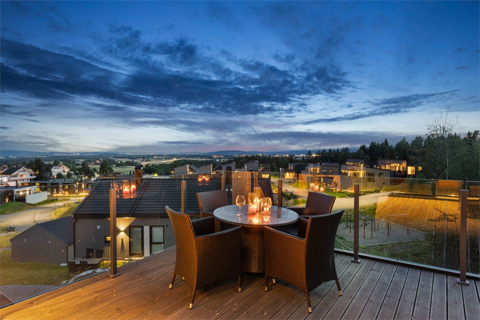 Fra terrassen har man en utsøkt utsikt over nærområdet.