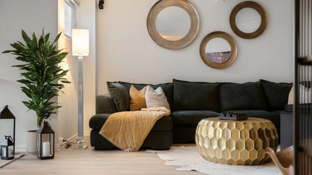 Her er det plass for sofagruppe, TV-seksjon, lesehjørne og annet passende møblement