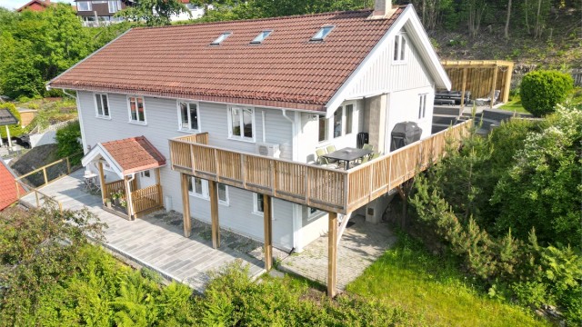 Velkommen til Brusetfaret 56, presentert av Terje Tveit i Krogsveen. Enebolig m/hybel i blindvei