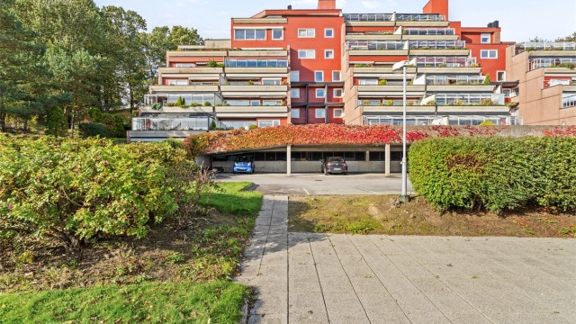 Sameiet Lensmannsgården Vest tilbyr heisadkomst, fellesrom i toppetasjen og praktisk garasjeanlegg.
Foto: Martin Nordbø