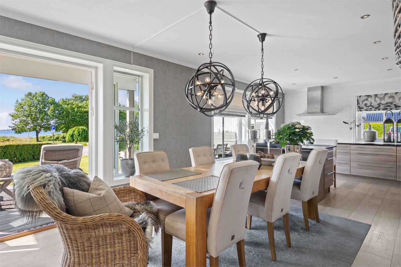 God plass til et hyggelig spisemøblement. 