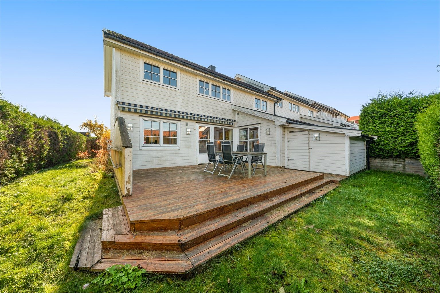 Dette er en trivelig kjedet enebolig med noe moderniserings/oppussingsbehov 