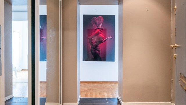 Flislagt entrè med varmekabler og garderobe