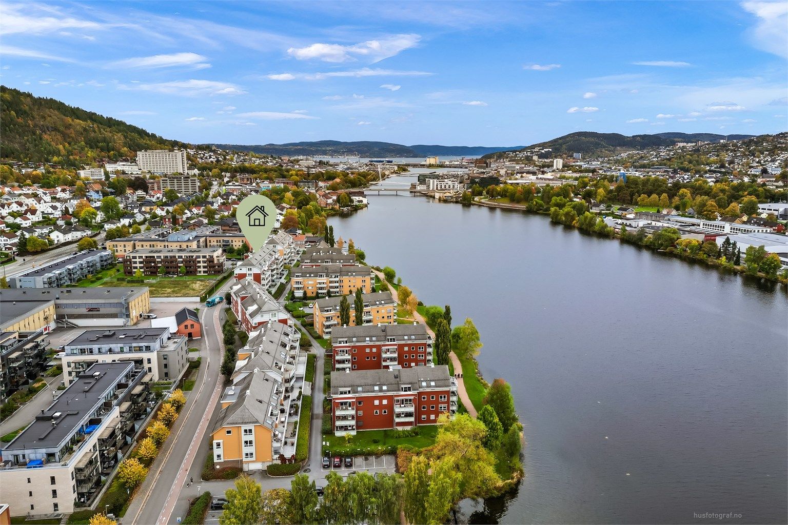 Umiddelbar nærhet til hyggelig strandpromenade langs Drammenselva.