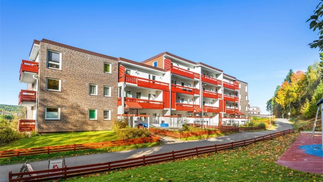 Leiligheten ligger i et rolig og barnevennlig boligområde på Helset på Bærums Verk